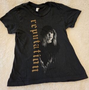 Girls Taylor Swift Reputation Tour Tshirt (Size 10/12)